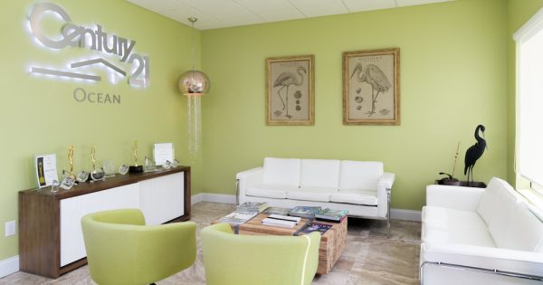 voiceonyx's tweet photo. #CENTURY21Ocean specializes in #SellingWaterfrontProperties and #ListingProperties all around the #GreaterBrevardCountyArea.
https://t.co/GTTqxwoBqt https://t.co/mnxUBmg3iT