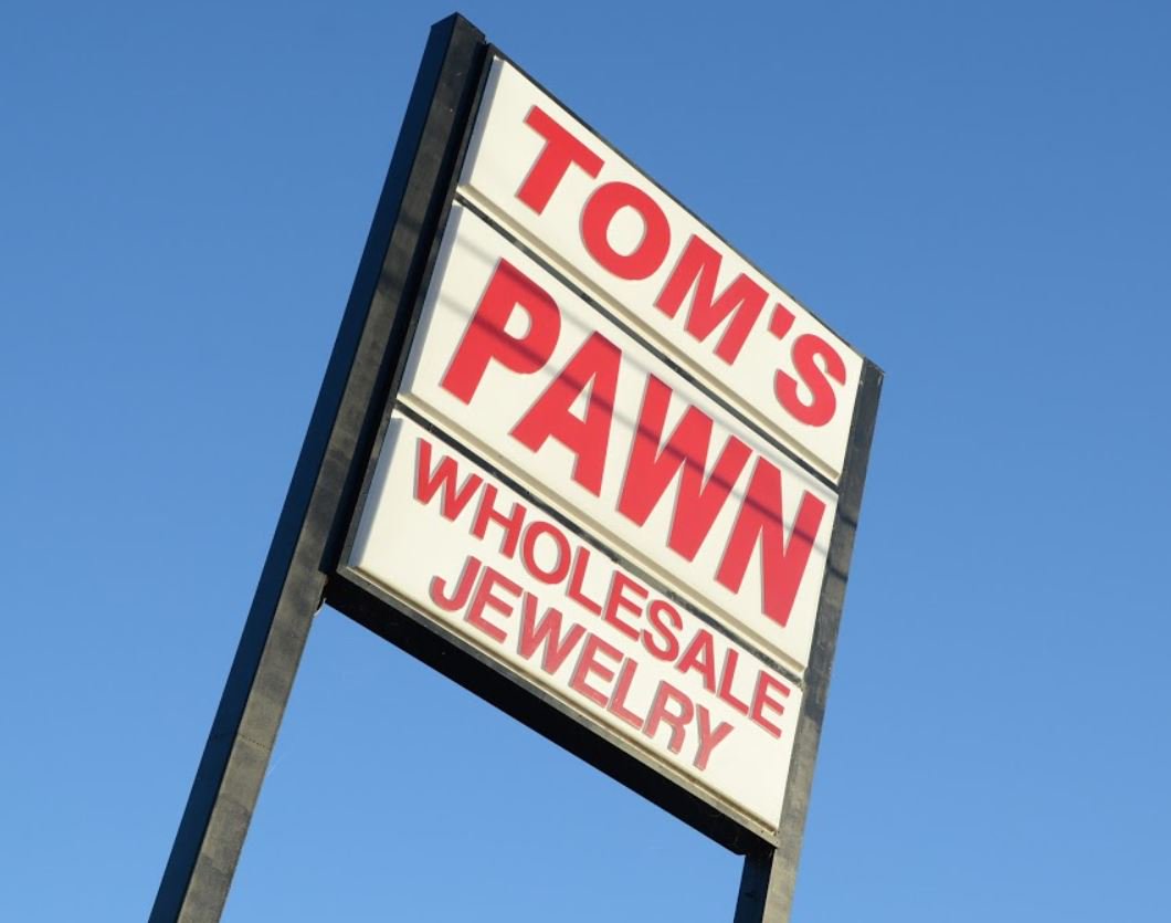 TomsPawnTN's tweet image. At #TomsPawn, we offer a convenient layaway program, so if you see something you like and don't have the cash on hand, we have you covered! Shop #holiday #gifts today. #Murfreesboro #Tennessee