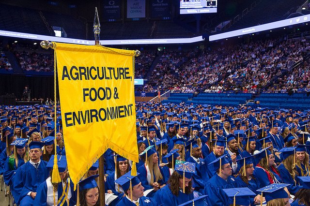 UKAgriculture's tweet photo. Congratulations to the Class of 2017! 😻💙🎓 #SeeBlue #UK2017 #ItStartsWithUs https://t.co/bnHeydqa7H
