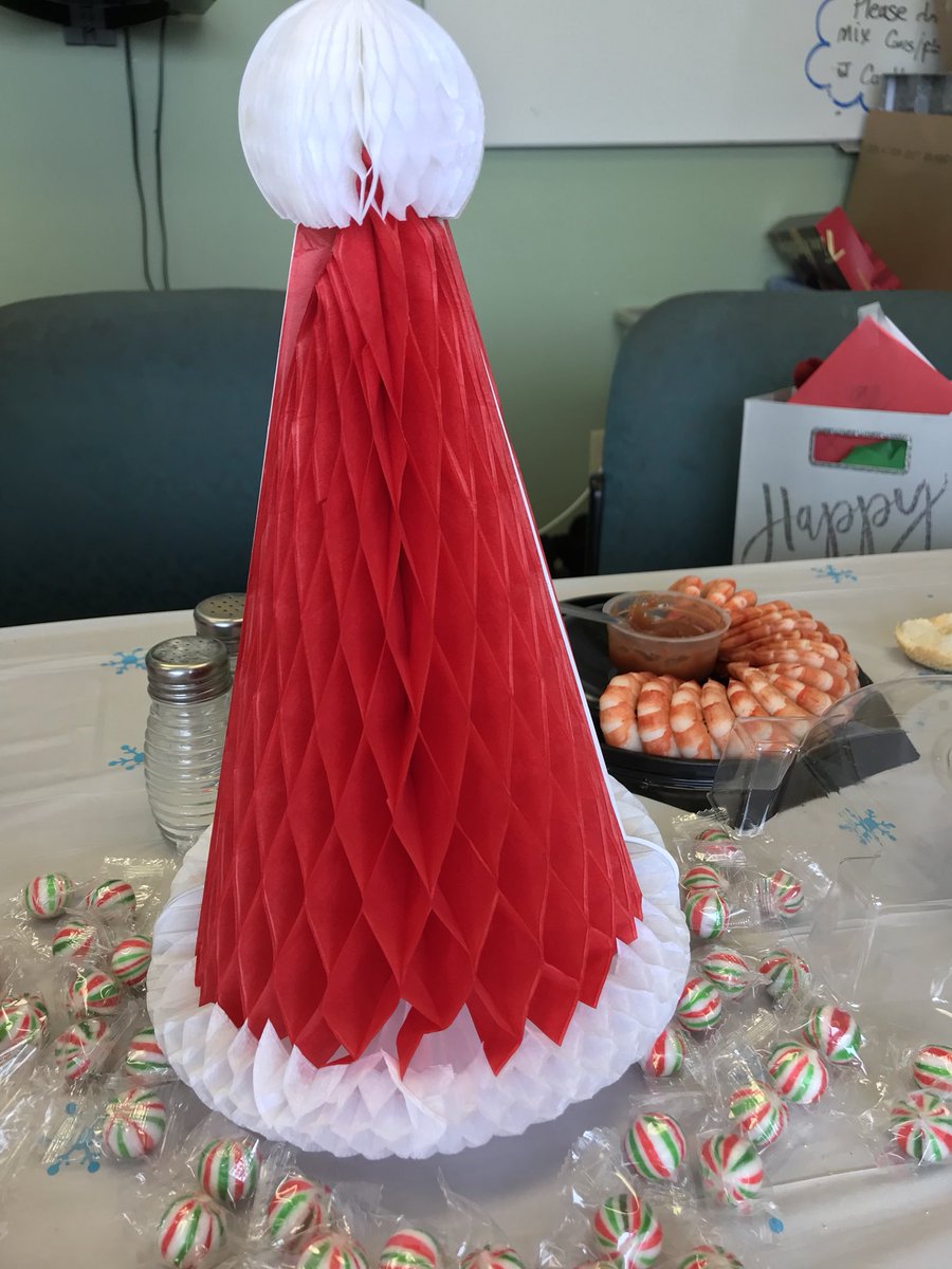 Feeling festive at branch 510 for secret Santa &amp; Holiday potluck! 💚🎄🎅🏼 #TDFamily <a href="/JelkoK/">Jelko Kacin</a> <a href="/LauraQuann/">Laura Quann</a> <a href="/JeanetteMaas/">jeanette maas</a> @C_Nicolc4 <a href="/catterz09/">Catherine Kulich</a>