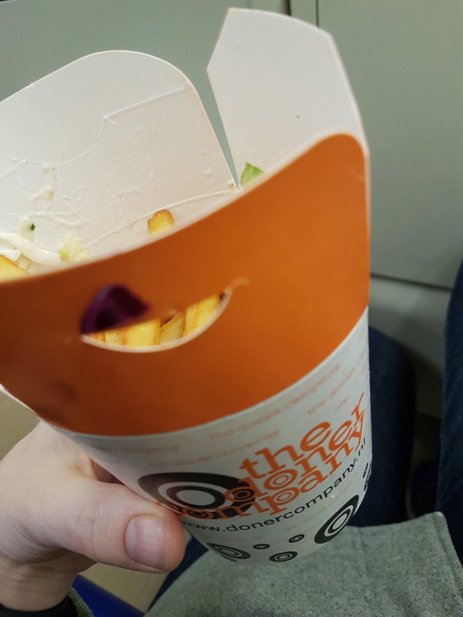 jorisvangurp's tweet photo. @Donercompany wat is dit nou voor service? Schraal bakje frieten. https://t.co/4f6iovQd6H