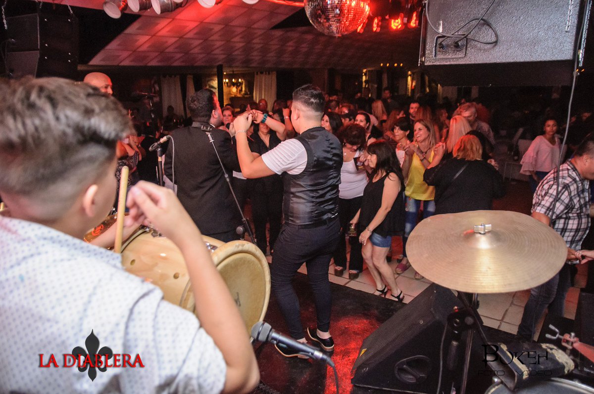 BandaDiablera's tweet photo. ¡Gracias a todos los seguidores, familias y amigos que vivieron junto a nosotros una noche única! 💫. Gracias a los que están detrás de escenario por hacer posible la magia, y gracias a los grandes artistas que se sumaron a la #CaravanaDiablera🔱 con la mejor de las ondas 👏🏻 https://t.co/XCkAqG3Vq3