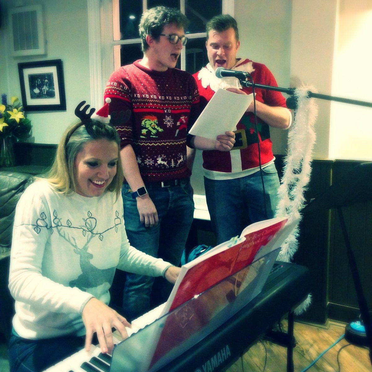 DuoLyrae's tweet photo. Jenny got a break whilst the boys took over the carol singalong in the @TradingPostBar ... https://t.co/sgfiNN165U