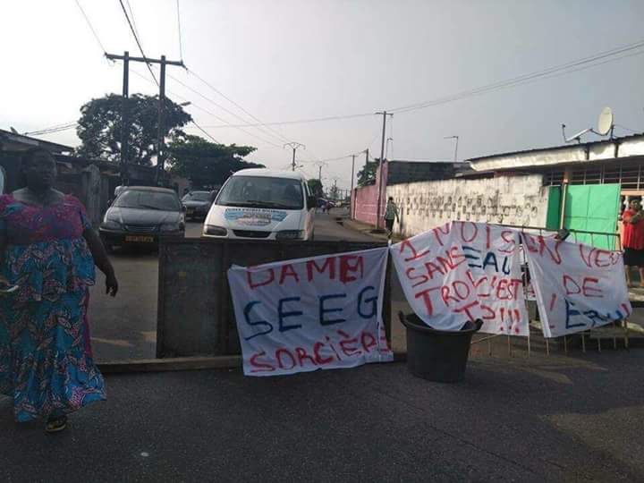 PeterBrady241's tweet photo. Le #Gabon va imploser tôt ou tard. Le malaise sociale est perceptible dans tout le pays. Pas d'eau et d'électricité dans plusieurs quartier de #Libreville. Pendant ce temps, le criminel et usurpateur #AliBongo va donner plus de 260.000.000 F CFA au #OnePlanetSummit @afpfr @libe https://t.co/4ccdbKb8l4