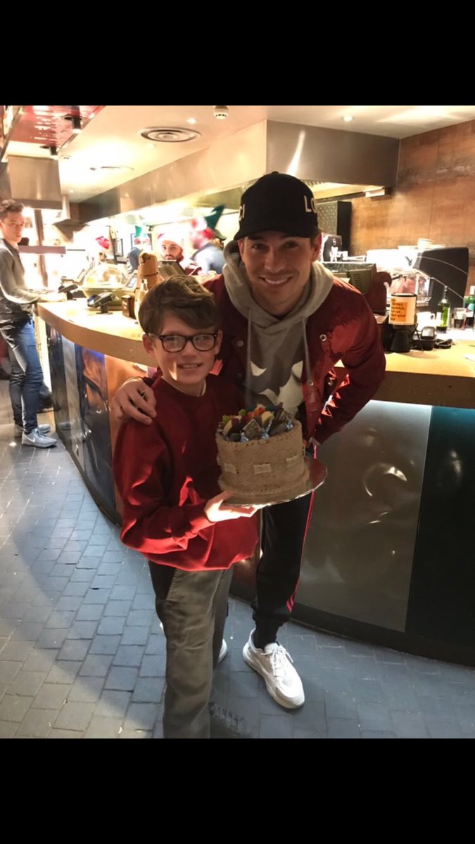 MeliaNikki's tweet photo. What a lovely man made his birthday hope you enjoyed the chocolate covered Oreo x https://t.co/WcNYe7VvuX