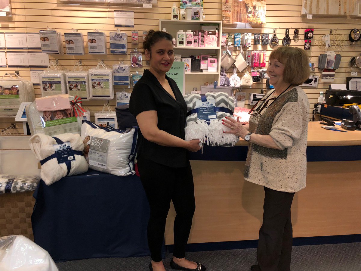 daniadown's tweet photo. Congratulations to Parmjit  K who won a printed plush throw from Daniadown @LTCshopping store.  #12daysofgiftgiving https://t.co/1kxjaEC7Sb