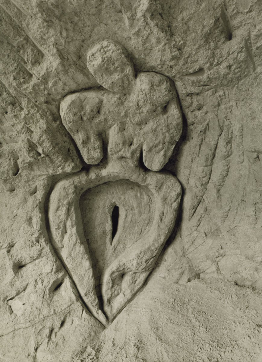 maspmuseu's tweet photo. Uma das obras expostas em "Histórias da sexualidade" é "Guanaroca" [primeira mulher] (1981), de Ana Mendieta. Faz referência à deusa indígena homônica, que teria sigo a primeira mulher a surgir na Terra. Confira essa e outras histórias, #VemProMASP! https://t.co/VIEnupeG04 https://t.co/HcRxWYNkjq