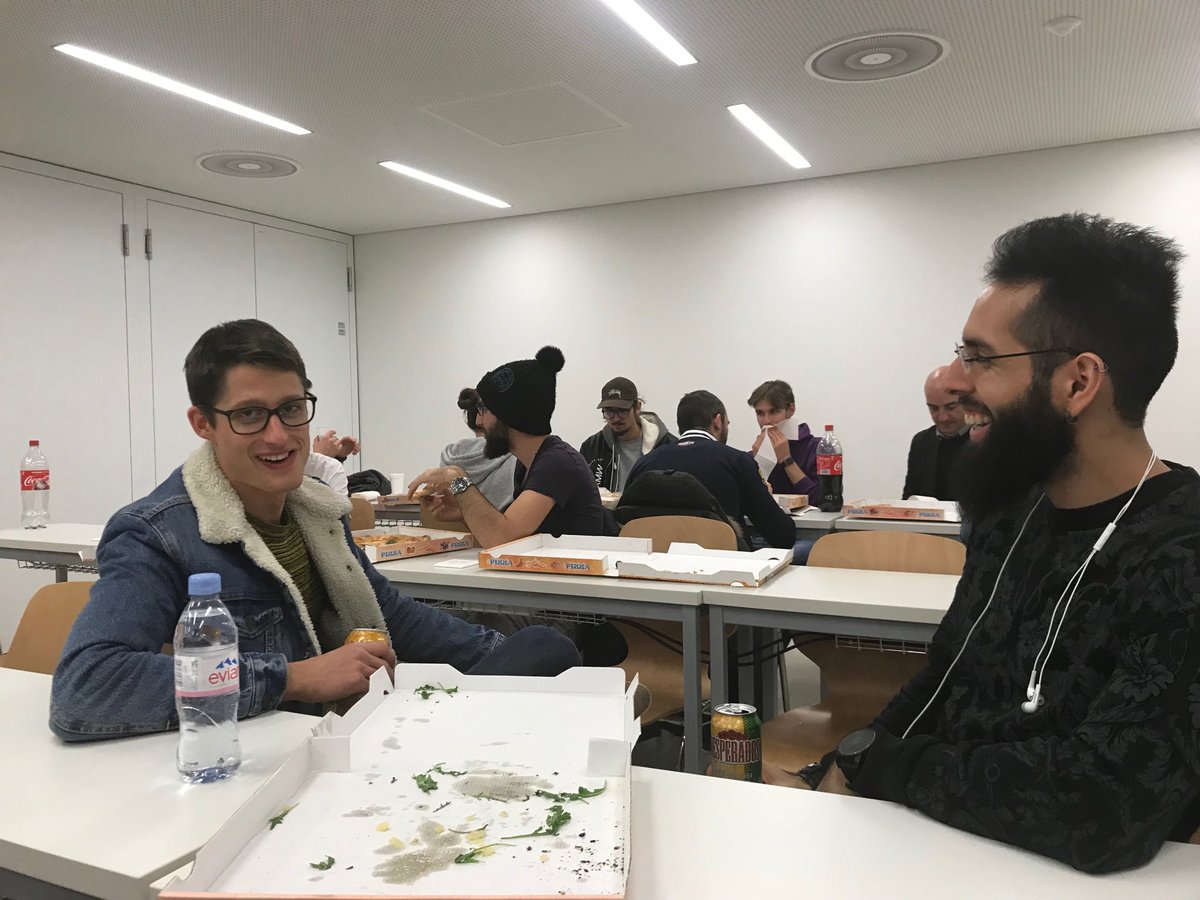 bellememelleb's tweet photo. Pizza Time #TungxTen #HEG_GE #RH #AI #HACKATHON_HEG lancement de 24h de Hackathon à la HEG de Carouge. https://t.co/EufO8TXUCE