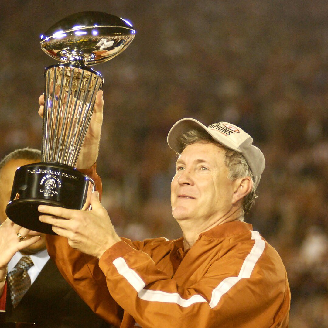 RoseBowlLegacy's tweet photo. #funfacfriday // Many called the 2006 @rosebowlgame the greatest college football game of all time, it included thirteen players from both USC and Texas that went on to become first round selections in the NFL draft! #INSPIRE #RoseBowl https://t.co/GrrXgYl1Ih