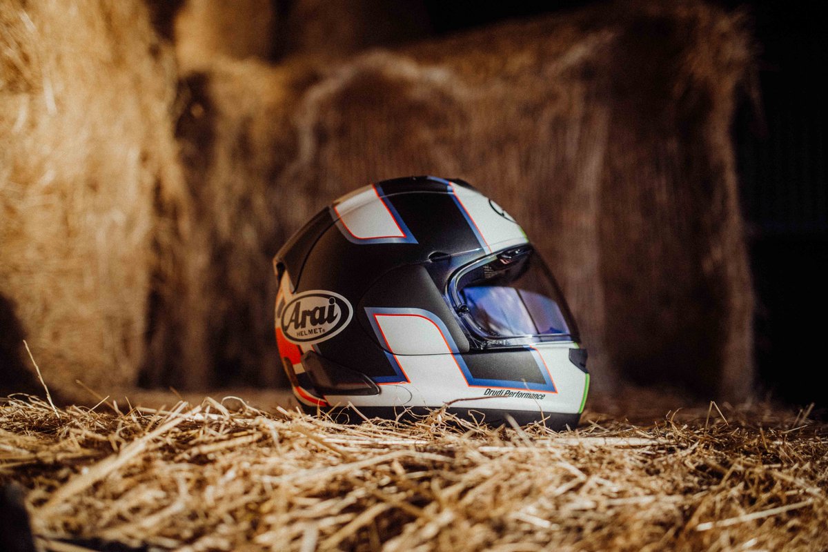 Check out this Arai RX-7V full face helmet 
BUY YOURS HERE >>>> bit.ly/2yi0S8o
msgbikegear.co.uk

#bike #bikelife #motorbike #northeast
#bikeshop #motorbikeshop #bikesoftheworld #bikegear
#motorbikegear #bikeaddict 
#ukbikeshop #helmet #arai #araihelmet