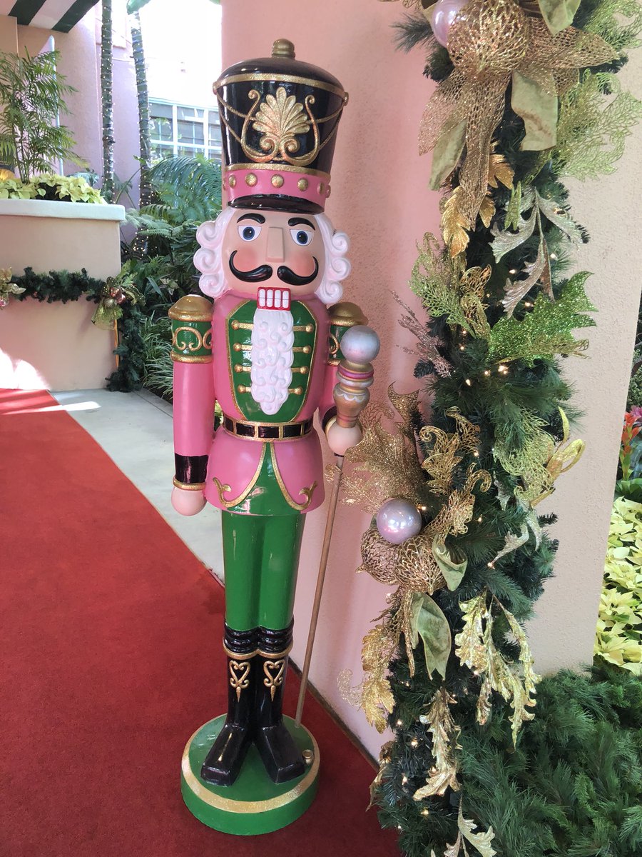 LuxeTiffany's tweet photo. Always great to be back at one of my all-time favorite hotels, The Beverly Hills Hotel. #dcmoments #travel #luxury #LuxeTiffany https://t.co/YXqluRYwLz