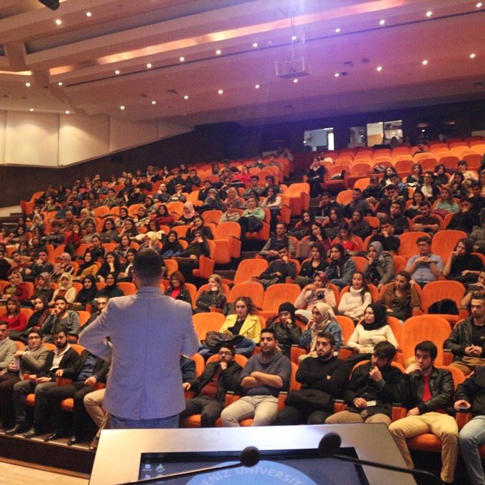 Üniversiteli kardeşlerimiz için Türkiye’nin her yerinde kişisel gelişim eğitimleri düzenlemeye devam ediyoruz.
📍#Antalya  "Etkili İletişim ve Liderlik" Konulu Konferansımız;