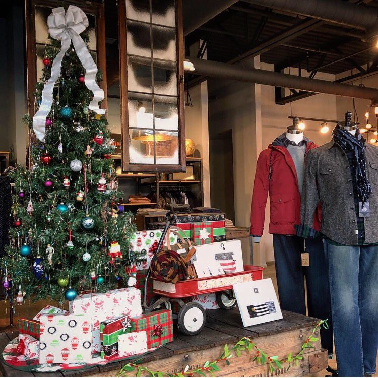 Jackson_JamesMC's tweet photo. Don't forget - you can catch us at the store or at Chairlift tonight until 8. Then we'll be open at 10am this Saturday and next Saturday, for all you early birds! Check our website for all our holiday hours! https://t.co/hCPWVr4WhX