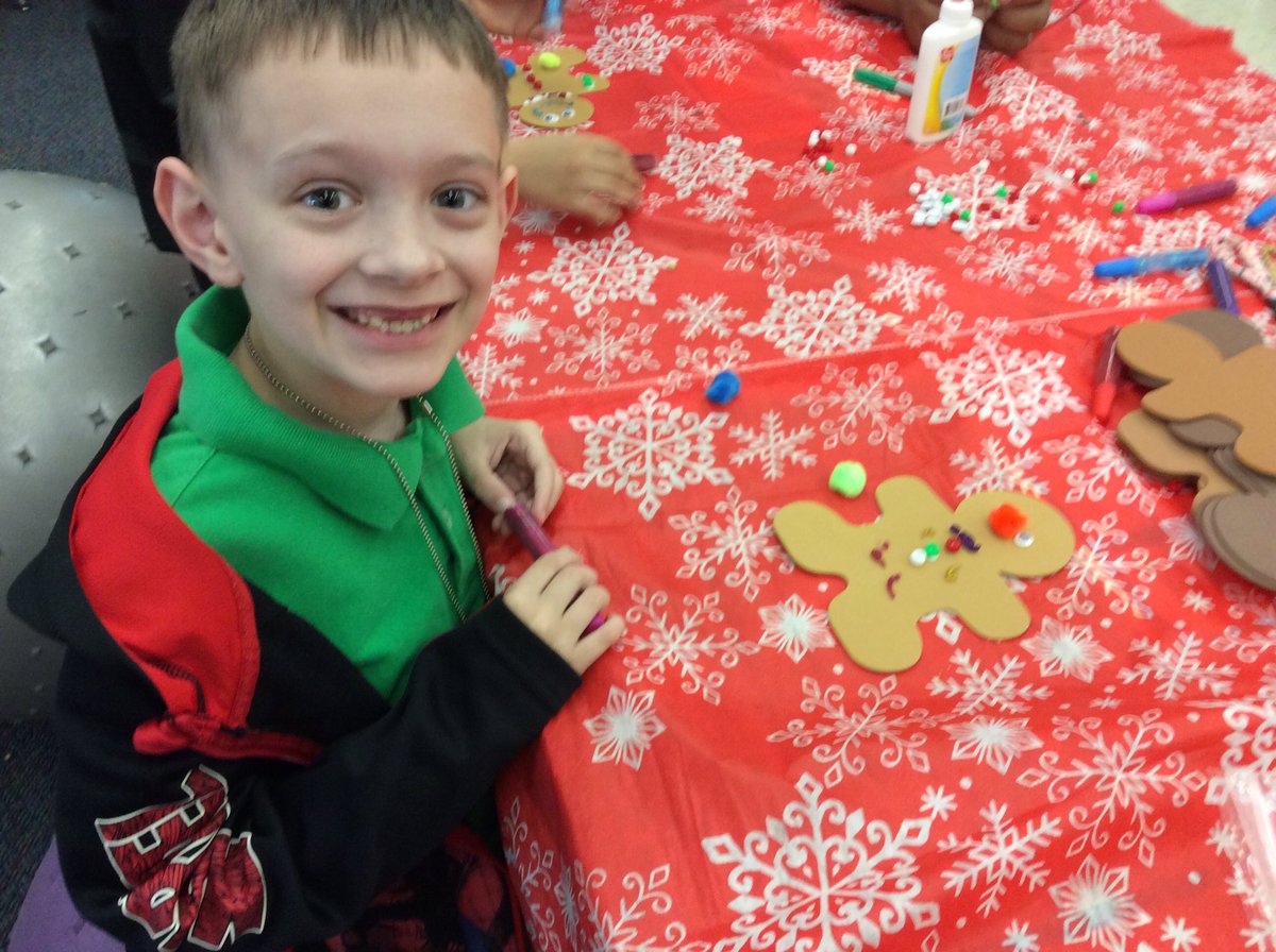 CSwistack's tweet photo. #celebratelps Cookies &amp; Crafts with our families. Such fun! https://t.co/4lMq0s3FzU