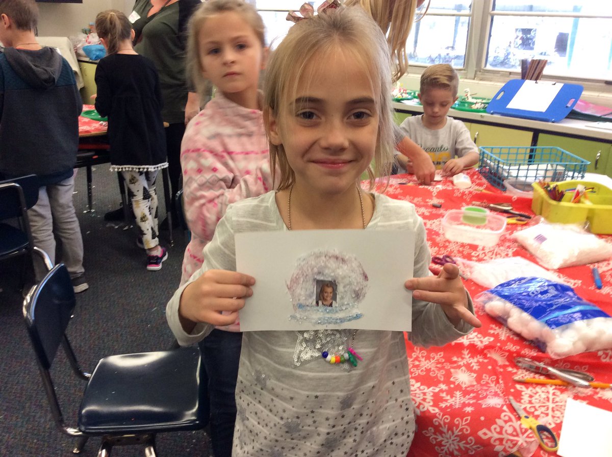 CSwistack's tweet photo. #celebratelps Cookies &amp; Crafts with our families. Such fun! https://t.co/4lMq0s3FzU