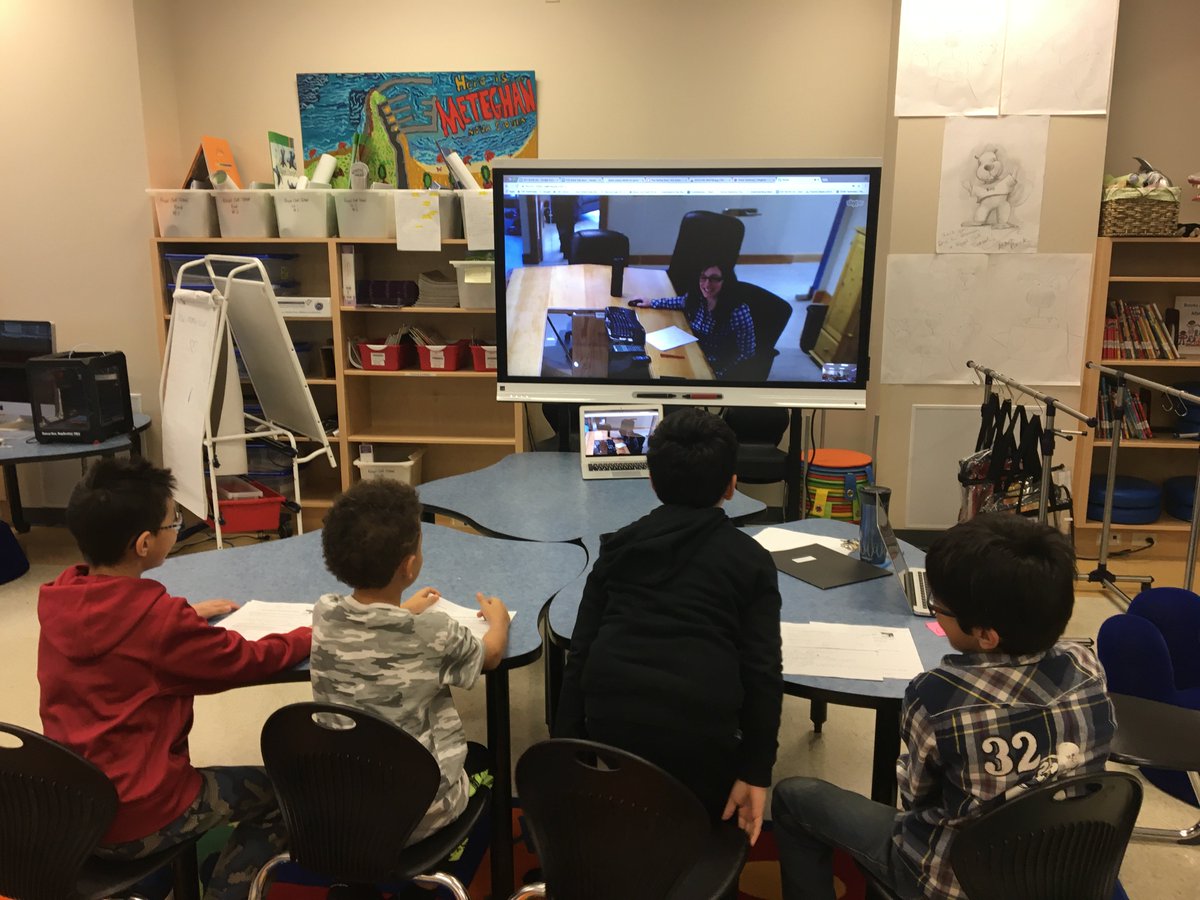 RoyaloakCBE's tweet photo. Grade 3 students consult an expert through Skype to learn about bridge design #islengineering https://t.co/17Grg5lr0T
