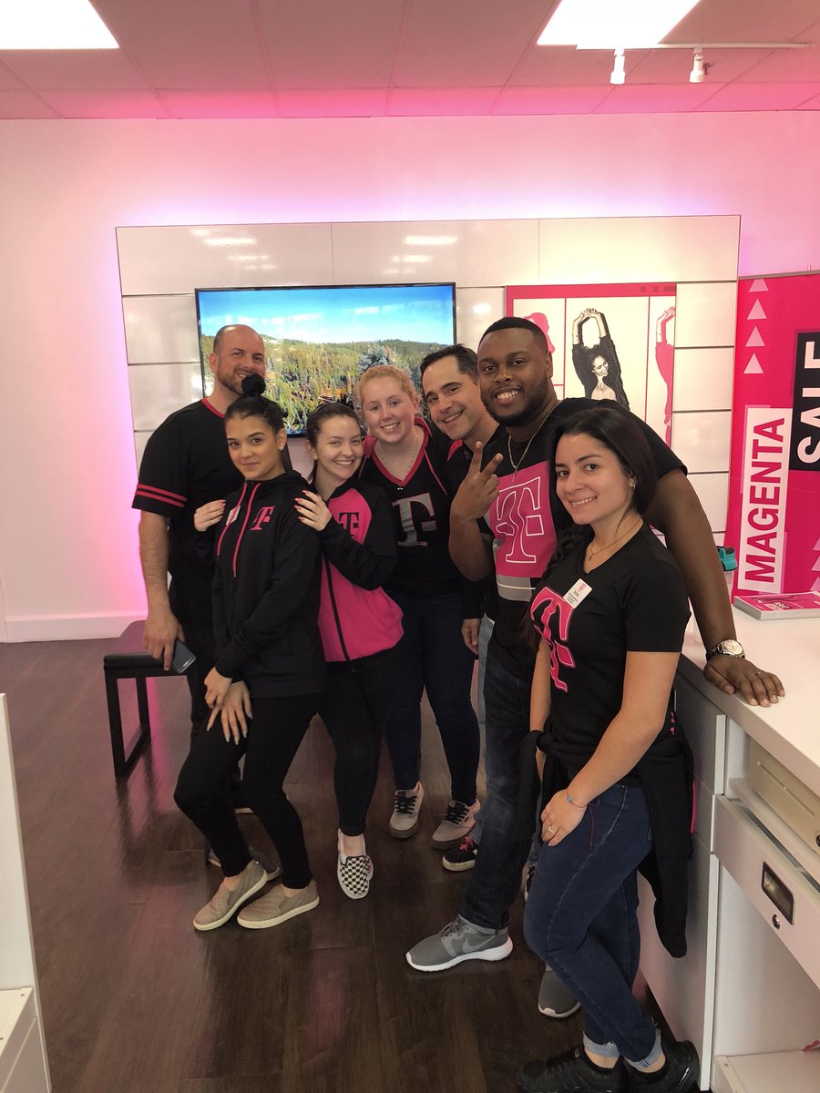 DuniLosada's tweet photo. Today at TPR store at Kissimmee today! @carndoggydog #damian @JonFreier @JohnLegere @JacklinCaroline https://t.co/40tmgJXlG5