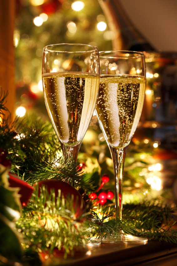 Happy Friday! Cheers to making it to the end of the week with a flute of Prosecco DOC. #TGIF astoriawines.ca/prosecco-doc