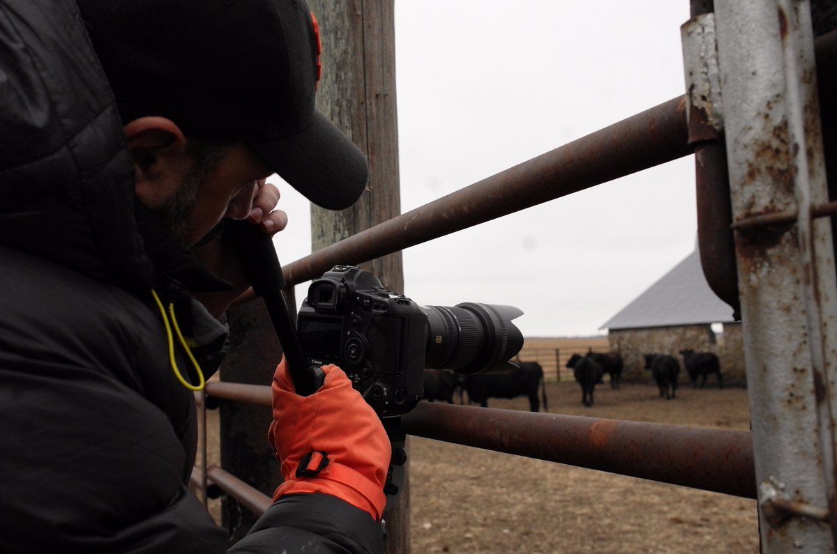 PeliculaFilms's tweet photo. Always fun to Film Cowboys #filming #cowboys #ozyilmaz #western #Kansas #director #documentary #horses #Kansas https://t.co/n3252xeOdP
