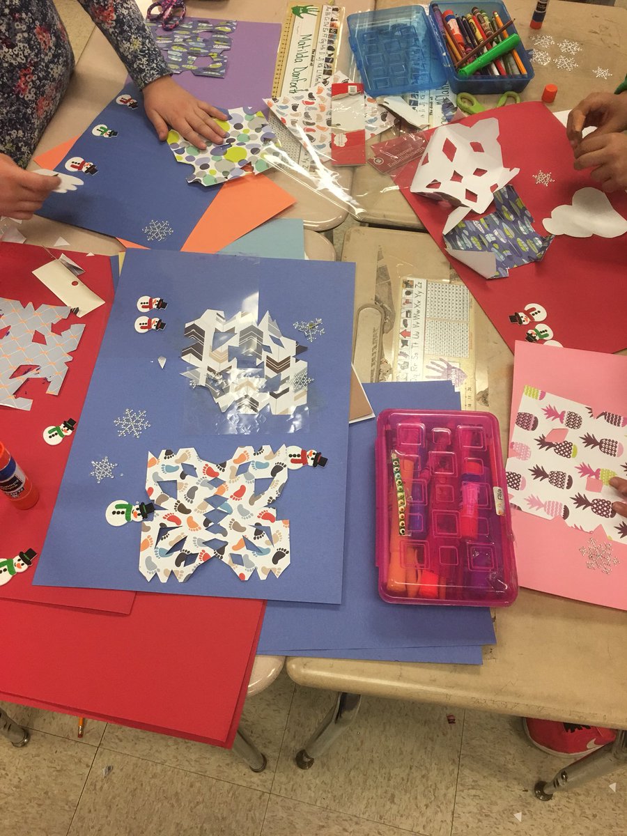 FoxTownStars's tweet photo. Making placemats for children at NIH’s Children’s Inn @foxtownstars love helping the community! https://t.co/zzO6qbP3ll