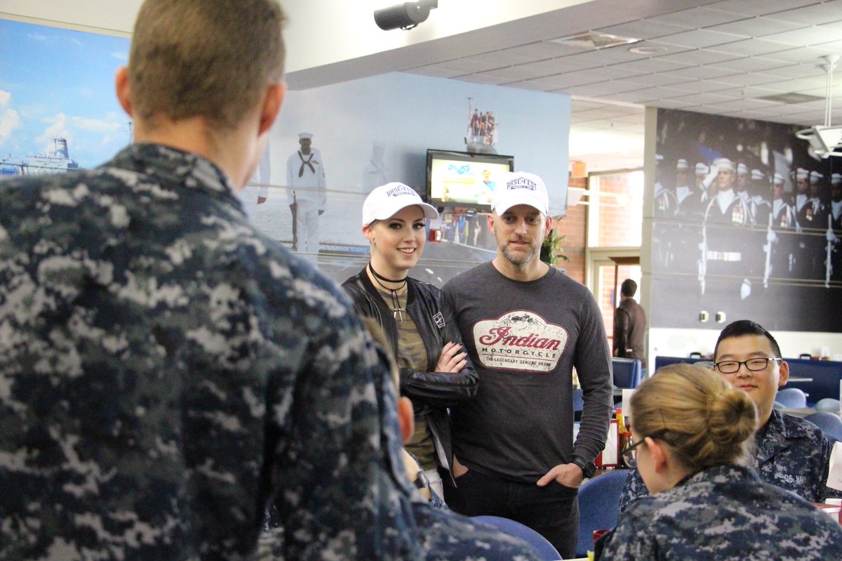 USAA's tweet photo. Servicemembers on NAS Pensacola got a surprise at the chow hall; Shawna & Keifer Thompson of @thompsonsquare served up lunch & appreciation before #USAABaseFest https://t.co/ryNG04O2ju