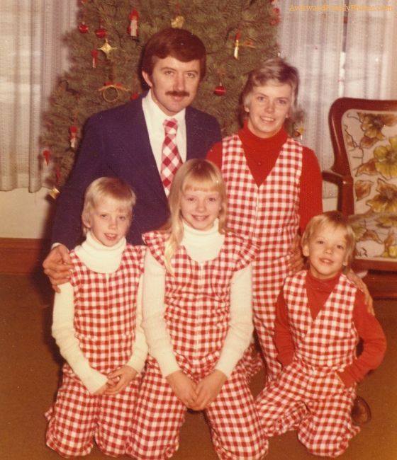 What’s better than a cheesy family photo? A cheesy Christmas family photo of course! Head on over to <a href="/NGC_GlassCentre/">NationalGlassCentre</a> today 10am-4pm for <a href="/NGCAsunderland/">NGCA</a>’s Christmas Photo Studio &amp; give your loved ones a Christmas card they’ll never forget 😉 bit.ly/2ArMw7j