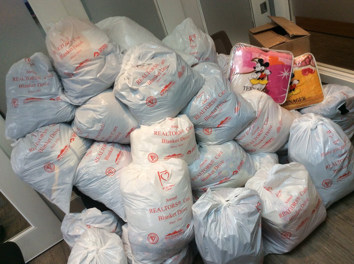 GVRealtors's tweet photo. REALTORS® Care Blanket Drive provides warmth to 36,000 people in need this winter https://t.co/L9G2SW2pWk https://t.co/L5LlVbUOs0