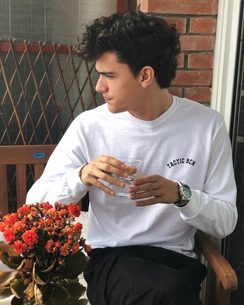 Hello, pretty girls.