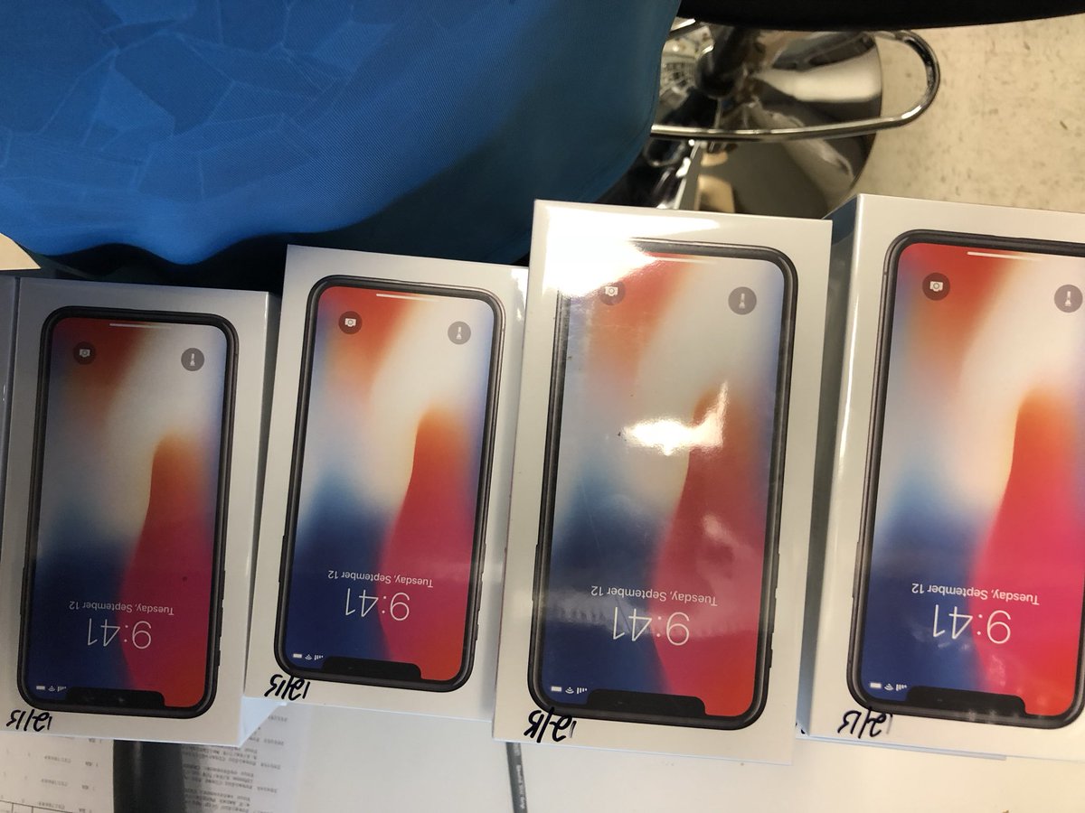 Big news!!! Just landed my first partner ship with my company Stinson’s &amp; Jett SmartTech!! Shout out to my partner Mr Jett for helping me land this big deal!! As a award I was giving 30 iPhone X to give away for Xmas for each 1,000 followers RT and follow for your chance to win