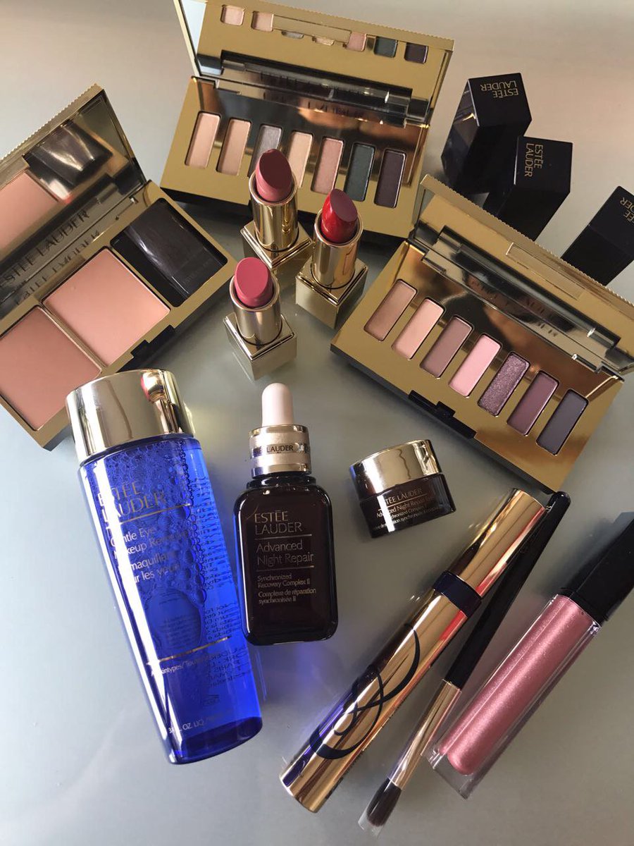 makeupinsiders's tweet photo. Esta maleta de 12 productos la obtienes por $54.900 (ref $260.000), por compras desde $45.000 en #esteechile
https://t.co/nM4PzKyhiG https://t.co/5MIR28xQ8b