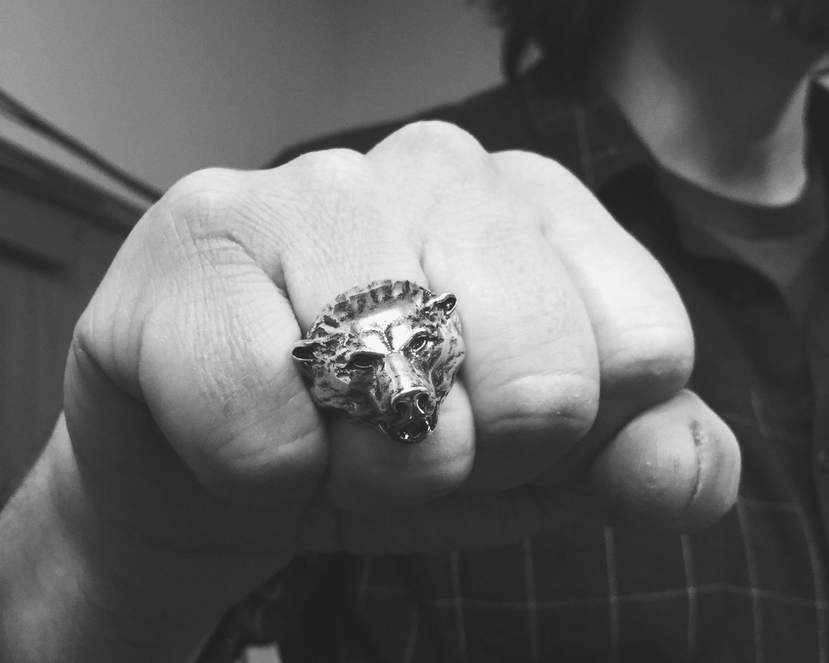 WH_Studio's tweet photo. Knucks! 👊 The weekend has arrived. Featuring our #SilverWarrior Valient ring, inspired by #FrankFrazetta
Shop the entire collection: https://t.co/ki1wZo9fPD #iamwilliamhenry #weekend #firstbump https://t.co/QhdmcpZ0vd