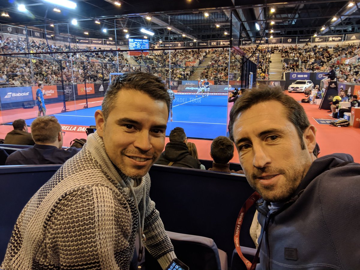 Viendo padel con un amigo. <a href="/JavierSaviolaOK/">Javier Saviola</a>