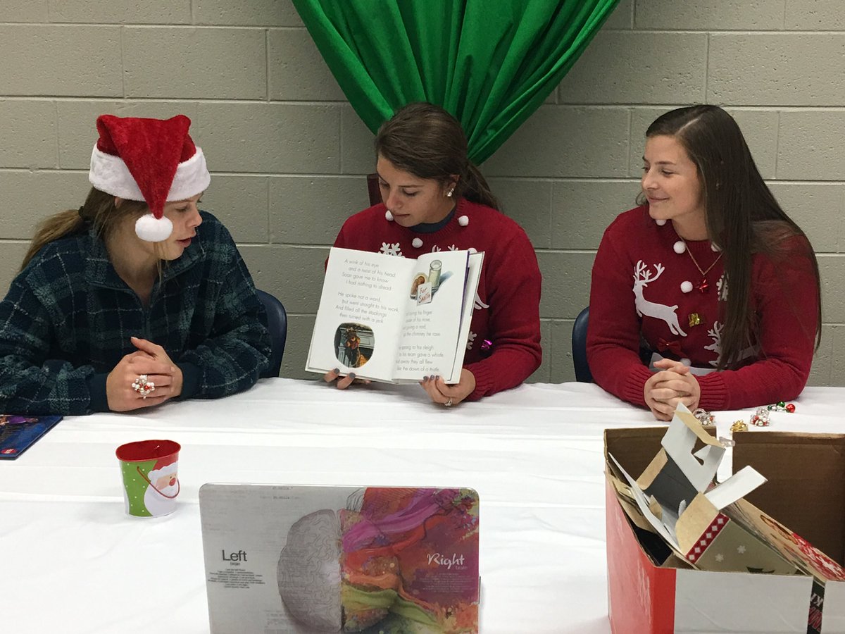 StrodeAshley3's tweet photo. Softball girls reading stories to kindergarten through Google Hangout!@columbiaeschool @JCJetsSoftball @James_Clemens @MissGaines_CES #proudtobeajet https://t.co/N8xE5khVwY