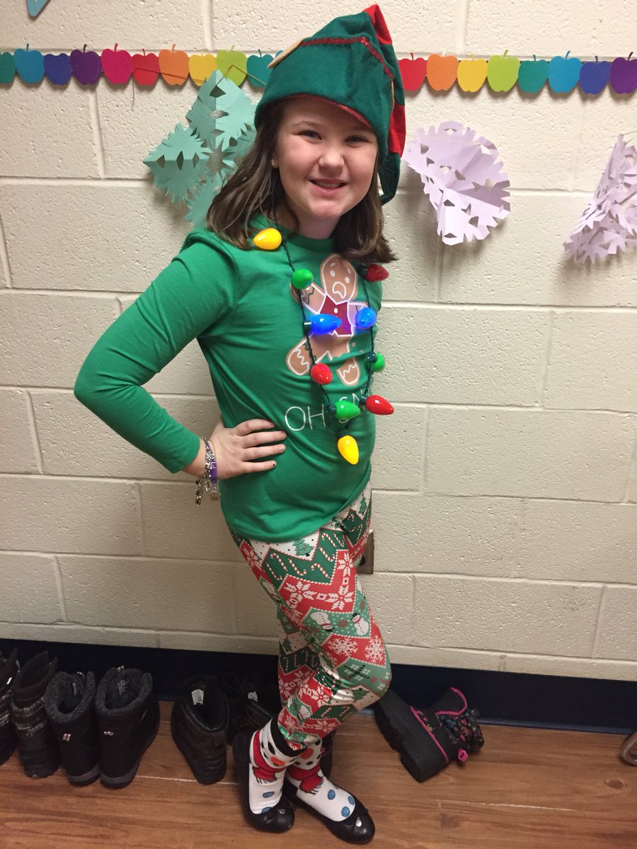 MrsHauenstein's tweet photo. BLING IT ON! ❤️ this sweet girl! #BrunswickPRIDE #memorialbluedevils https://t.co/r99n1I6lkz