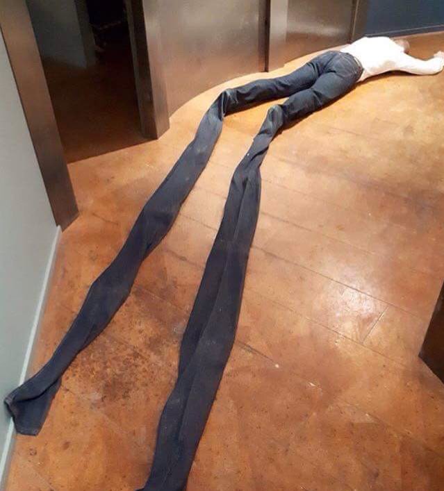 Þegar maður fer í of stórar buxur