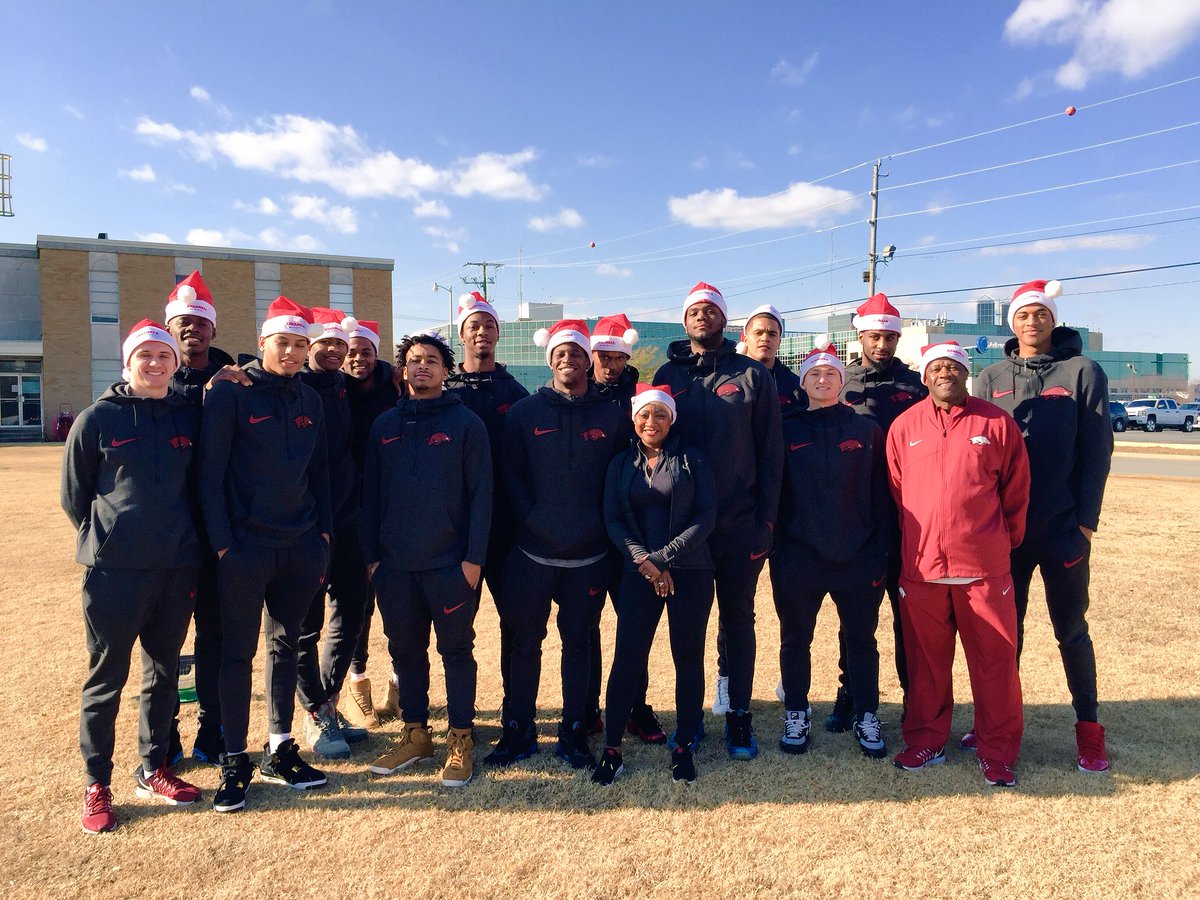 RazorbackMBB's tweet photo. It’s time to go hand out toys and spread some smiles at the @archildrens Hospital in Little Rock! #ItJustMeansMore https://t.co/osaZPbk9pv