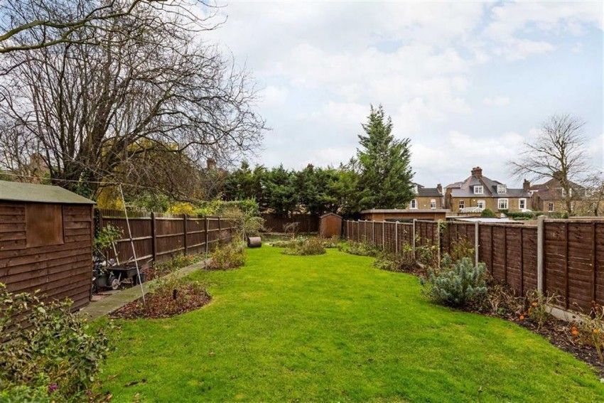 BalhamAspire's tweet photo. This stunning flat on Telford Avenue is built within an 1888 Victorian building! Highlights include a large shared garden, driveway parking and a members tennis club just around the corner! 🎾

View more >>> https://t.co/Bn5qWh34io
To book a viewing ☎️ 020 8673 6111

#Aspire https://t.co/8XAdwQdTel