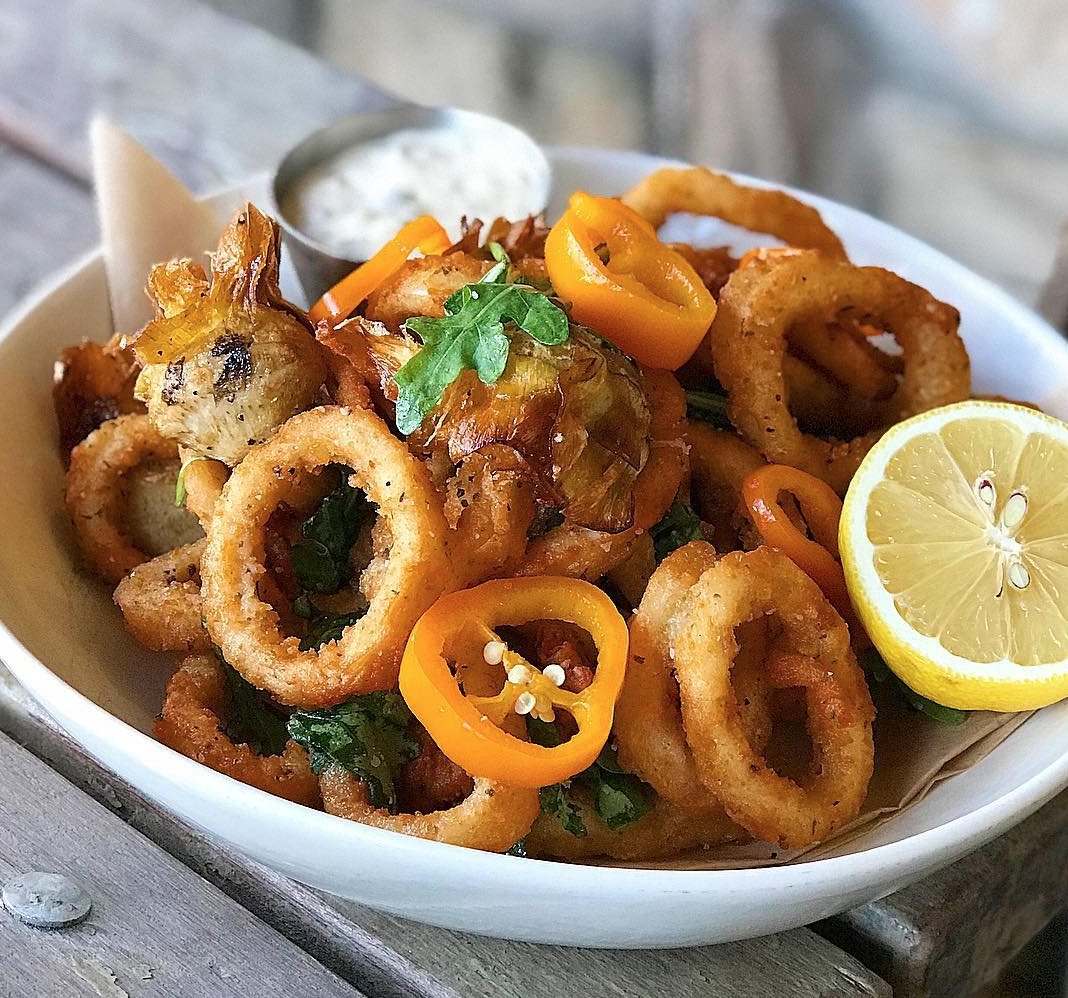Salt &amp; Pepper Calamari with jalapeno tarter sauce - get in my belly! 
bit.ly/2ituDRC

#TGIF #PetesGrilleHB