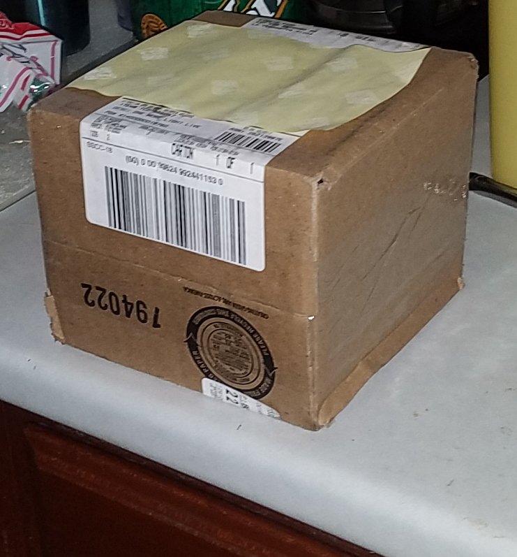 nighthawknina's tweet photo. WHAT'S IN THE BOX?!?! #alreadyemotional #LPFAMILY #WeFuckingMissYouChester #LPSOLDIER #LPLEGACY #OMLL #WeAreStrongerTogether https://t.co/AGA5AIGU24