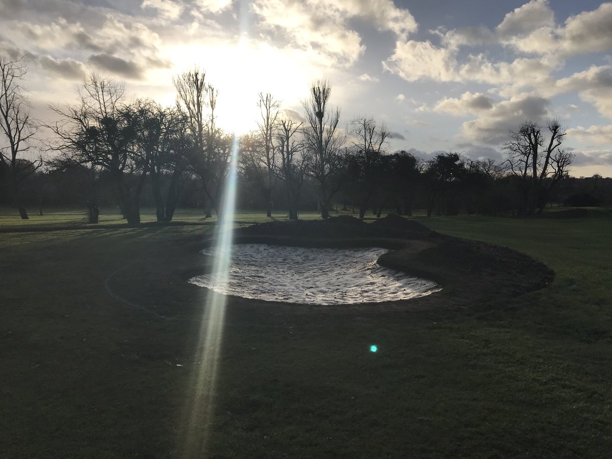 A_crack's tweet photo. Winter projects well under way at Upminster G C this year @MartinDavidGuy1 https://t.co/pALh1hLUpk