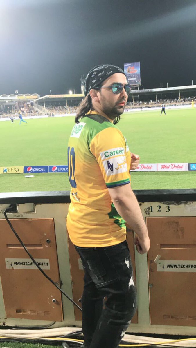 iamshadabfaridi's tweet photo. Hello guys u can watch me @SONYESPN at #Sharjah #Stadiam @T10 https://t.co/RURXXjOSS9
