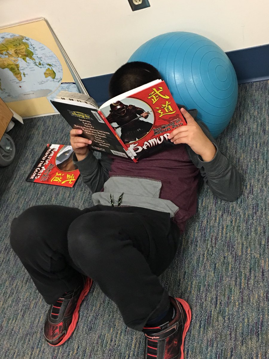simo_mrs's tweet photo. We will read just about anywhere! 📖📕 https://t.co/9uunCLbHR5