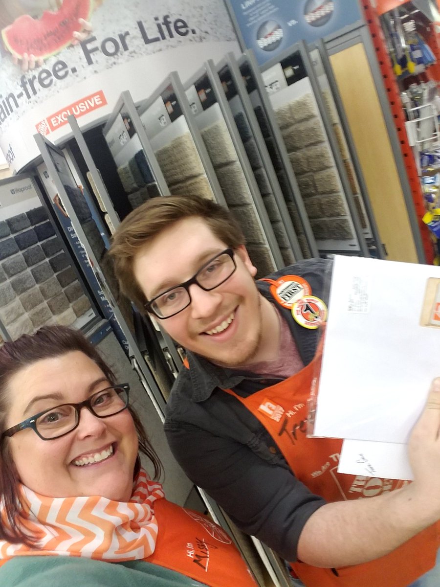 beck_missy's tweet photo. Knowledge is Power!!! Thanks @tgage20 for gaining knowledge to help our customers! #KnowledgeableHelpInTheAisles #DrivingLTSA #Training @DavidMann2720 @troyer_paige @mattmehalko @cargonza2720 https://t.co/1FvL4VsoMQ