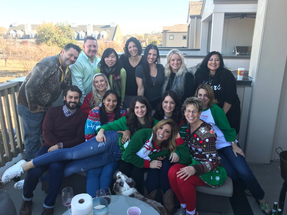 Kristy_Hundt's tweet photo. The @GESGlobal Marketing team. This is how we HOLIDAY! #eventproholiday @CorpEventNews https://t.co/IJ7ehl5mEn