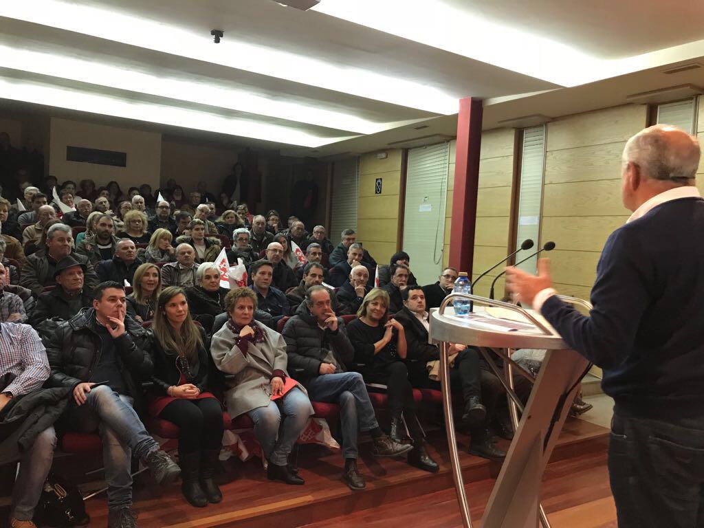 pachivazquez's tweet photo. Manteño o mesmo compromiso que acabo de expresarlles ós/ás compañeir@s que acompañaron neste peche de campaña no Carballiño: Cando sexa secretario xeral do .@PSdeG_Ourense vou convidar ás outras candidaturas a formar parte do Espazo Común Socialista https://t.co/2N6f2F1uDZ