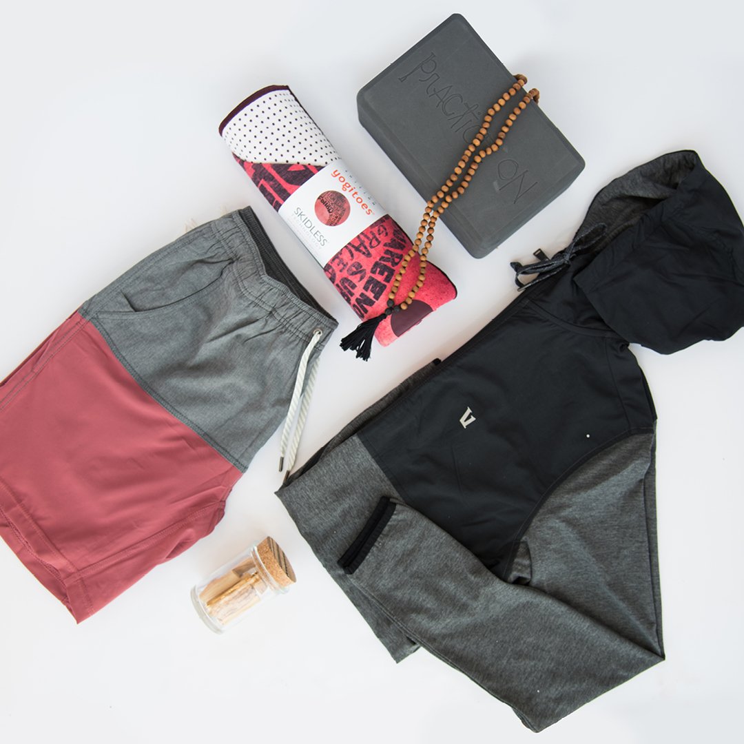 Yogaworks's tweet photo. #YogaWorks Holiday Gift Guide: Support the adventurous yogi with the best gear and good vibes. Check out the rest of our #HolidayGiftGuide here > https://t.co/LoPkANfsvT https://t.co/XN5ijPArV6