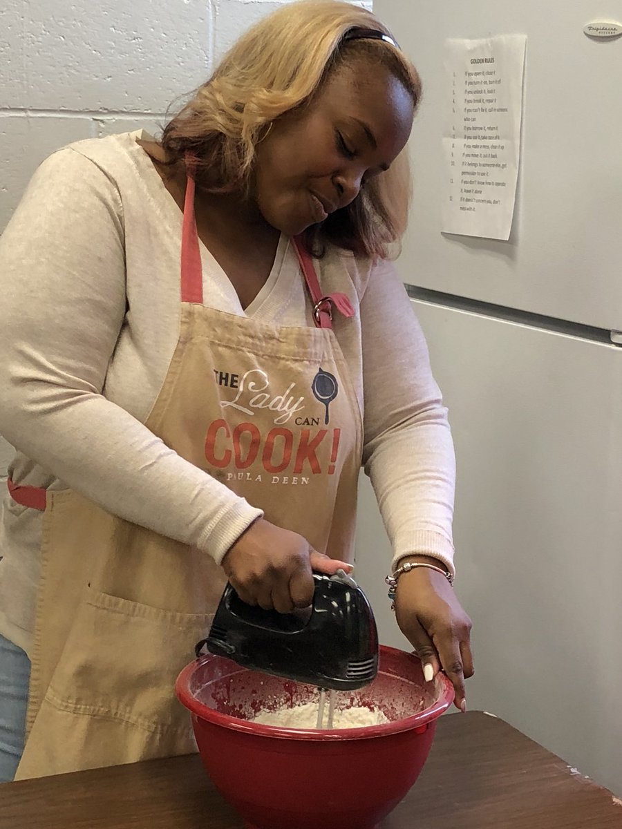Brangela0330's tweet photo. Imagine my surprise when I walk in this morning and see my principal and front office staff cooking us breakfast!!!  I love my school.  #EXCELisALLin #ExcelAcademyHCS #EnsuringSuccess https://t.co/EcUl8dGHt3