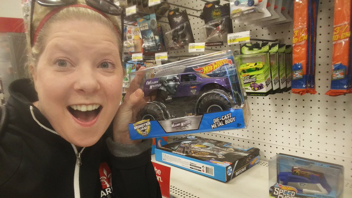 NikkiAriesMedia's tweet image. Hey I know the guy who drives this Monster Truck!! @BryceKenny is the man! #MohawkWarrior #RacingFamily @GREATracing @GreatClips @MonsterJam