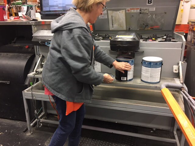 ALLYAHBehr901's tweet photo. What a Great Day to Be selling Behr at #703!!! Hitting customers from the Top to the Bottom with  our Marquee &amp; Behr Pro!!! https://t.co/D9CypufKgu