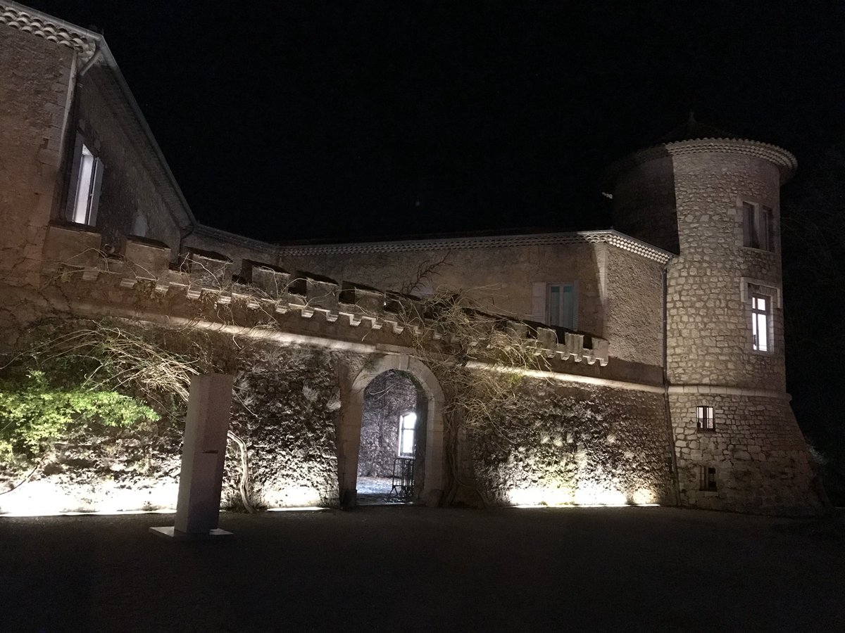 JR_Arts_06's tweet photo. #ruedudepart @art_concret /Toutes les lumières sur l’exposition des créations d’élèves intégrant des œuvres de la collection #Honegger et un escape game conçu par la 4ème du collège St-Hilaire nbrx parents..A 👀 absolument jusqu’au 7 janvier !!!! https://t.co/F6SUgKuUMl